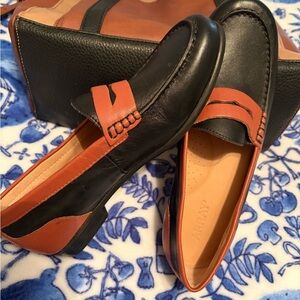 ARRAY Two-Tone Slip-On Flat in Black and Brown.  8 1/2 N